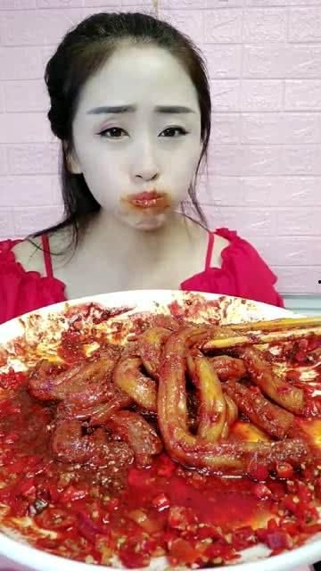 网红小姐姐吃麻辣八瓜鱼,辣味十足,网友直呼过瘾! 第2张 网红小姐姐吃麻辣八瓜鱼,辣味十足,网友直呼过瘾! 第2张